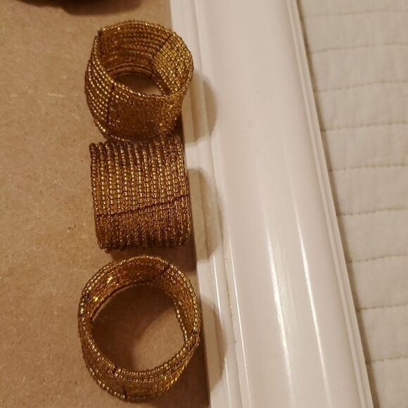Set of  2 gold tassels and Napkin rings - Picture 2 of 6